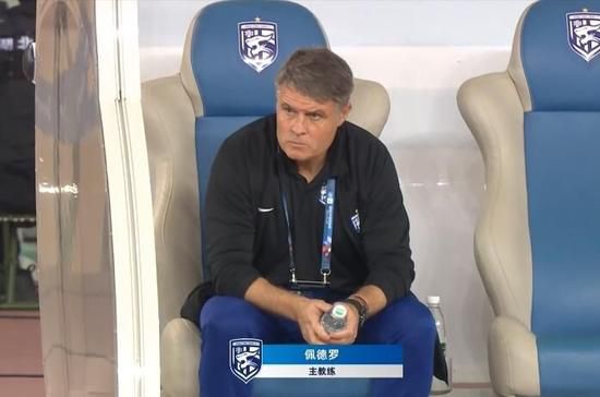 班长裸体扒开两腿让我喝尿